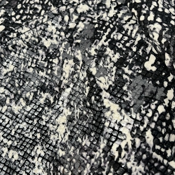 Spanx Snake Print Leggings Size Medium - Picture 6 of 11